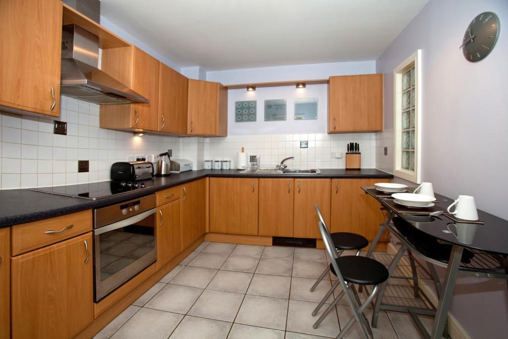 Appartamento Riverbank View Three Bedroom With Free Parking *