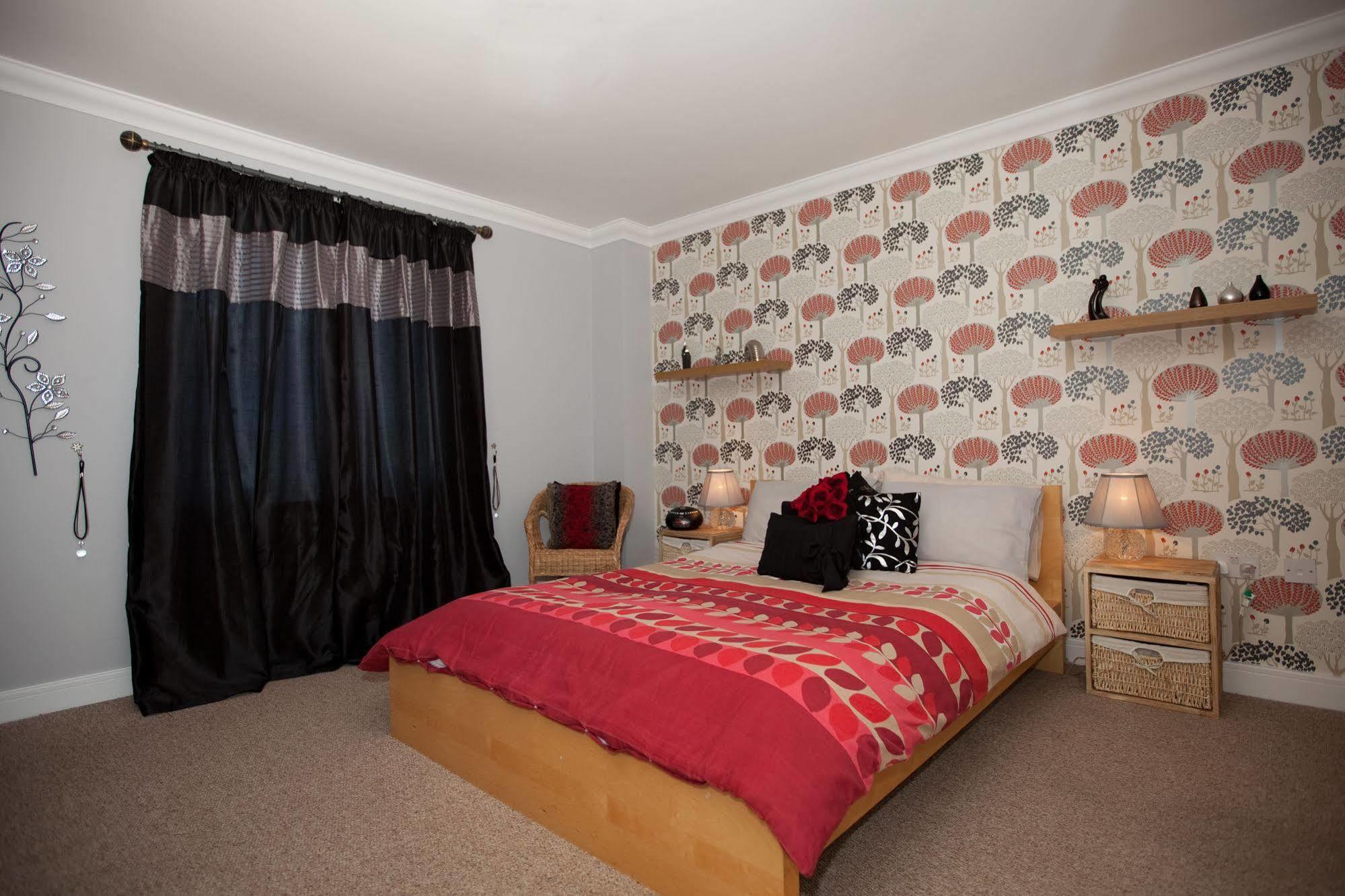 Appartamento Riverbank View Three Bedroom With Free Parking