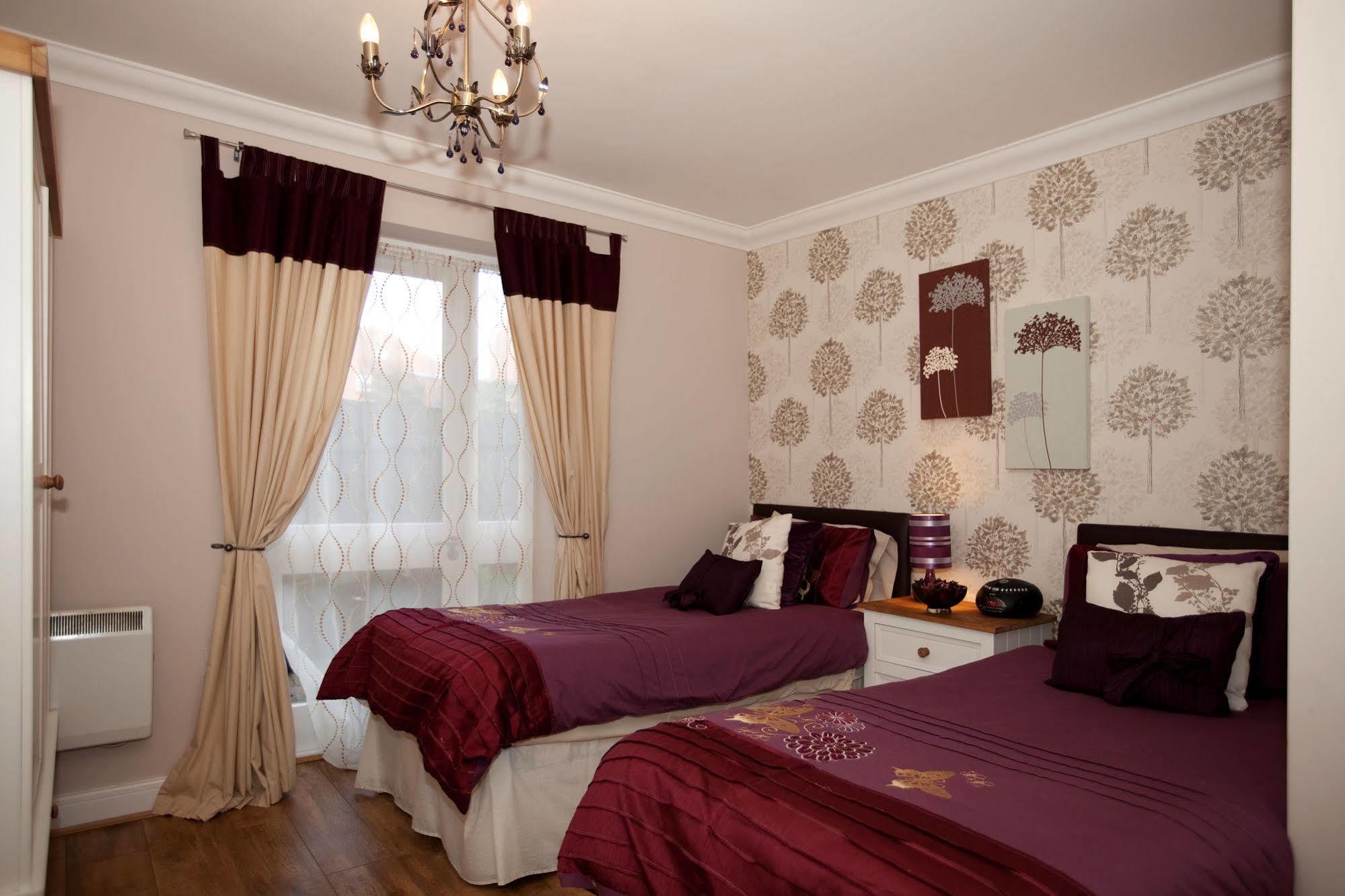 Riverbank View Three Bedroom With Free Parking Appartement