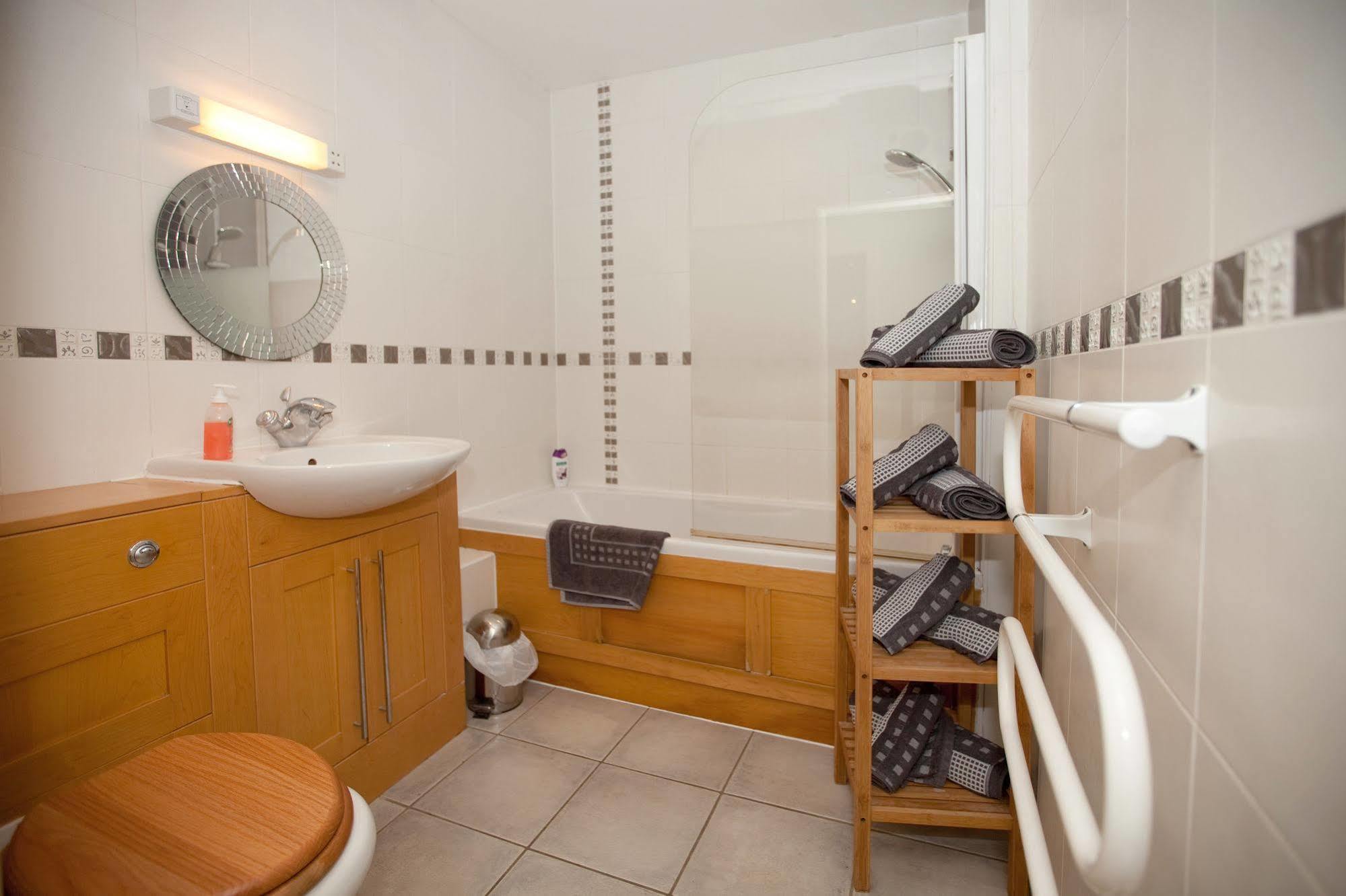 Riverbank View Three Bedroom With Free Parking Appartement York